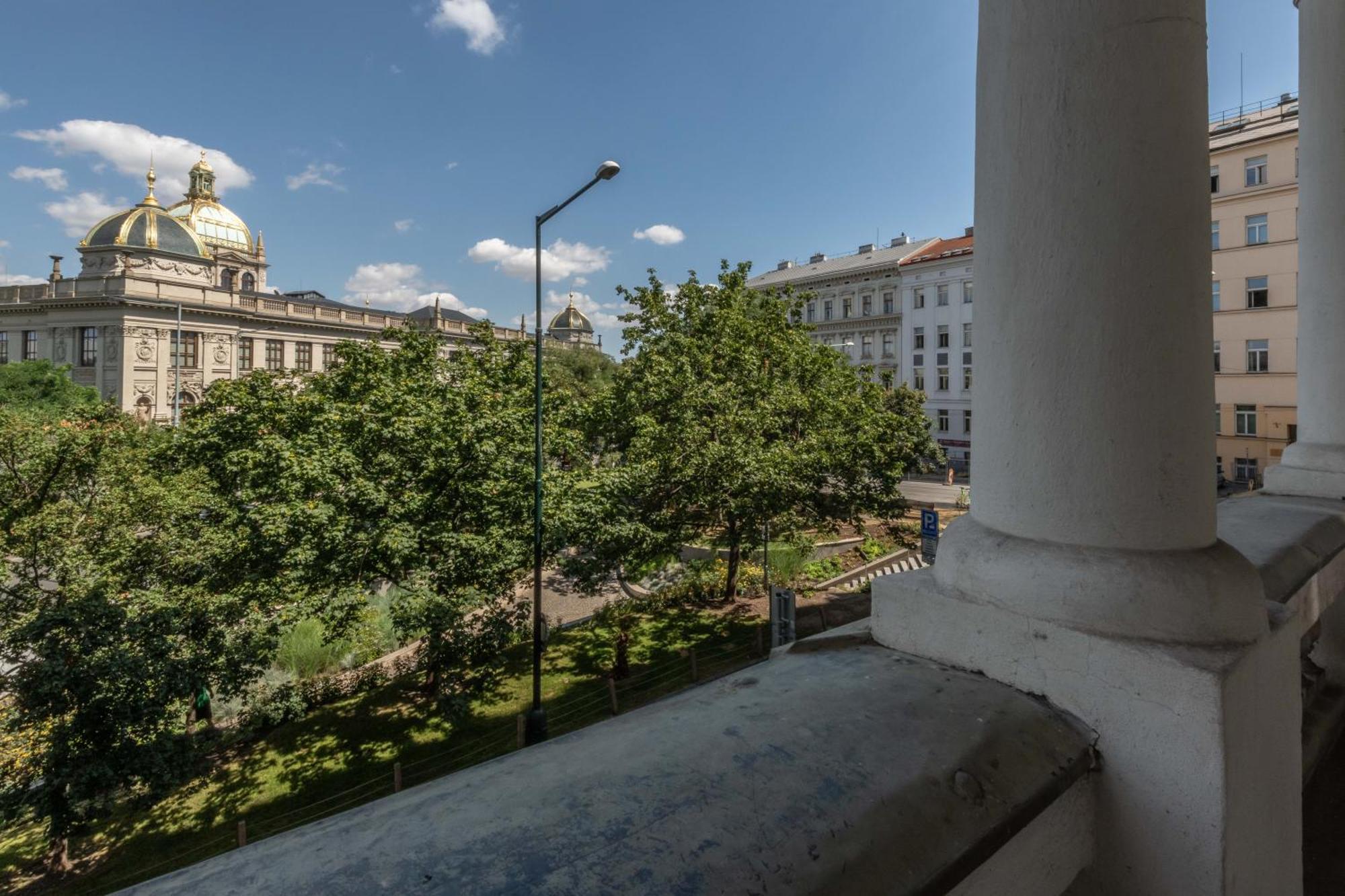 Appartement Centrally Located 3bd Near National Museum Praag