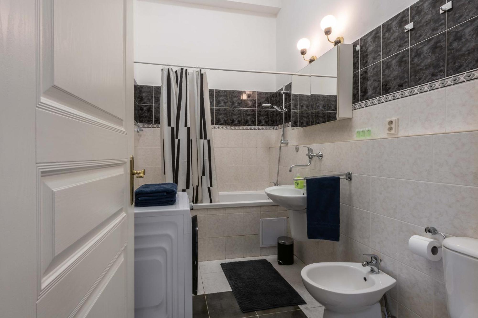 Apartment Centrally Located 3bd Near National Museum Prag